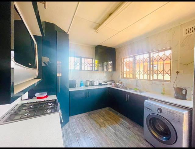 3 BEDROOM HOUSE FOR SALE IN MONTCLAIR